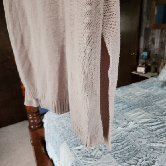 Womens soft rose colored sweater - Picture 3 of 8